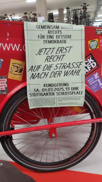 Plakat für die Kundgebung.
Ein racists not welcome-Aufleber ist auch sichtbar