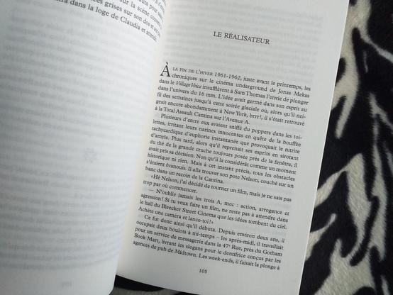 Livre CONTES DE LA GLOIRE BEATNIK Ed Sanders 24€
Dispo et détails ci: https://www.la-petroleuse.com/fr/livres-pop-culture-lifestyle/5281-livre-contes-de-la-gloire-beatnik-ed-sanders.html
Voilà la traduction française du maousse livre (sorti en 74 en anglais) de Ed Sanders par Demain les Flammes.
Il arrive qu’une petite troupe d’agités percute son époque avec tant de force que l’incendie engendré par le choc n’en finit pas de rougeoyer des décennies plus tard. C’est assurément le cas d’une bande de fous furieux (...) 

#livre #edsanders #contreculture #lapetroleuse #librairielapetroleuse