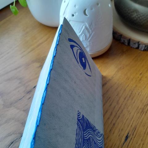 Tranche de carnet A6 en papier de récupération, couverture linogravée et reliure au point de chaînette