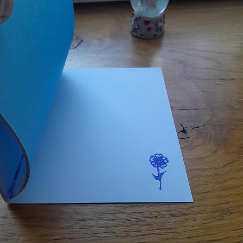 Dernière page de carnet A6 en papier de récupération, couverture linogravée et reliure au point de chaînette