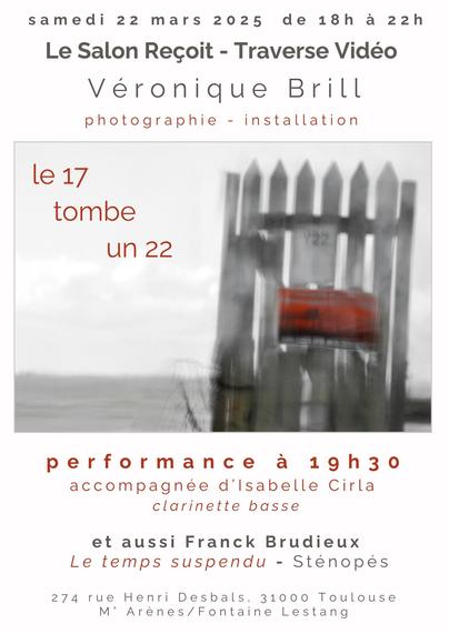 Invitée du mois de mars du Le Salon reçoit & de Traverse Vidéo je présenterai quelques photos, un diaporama "Descente interdite", une installation "Débroyer du noir" ferai une performance accompagnée de Isabelle Cirla qui me fait le plaisir de jouer avec moi.
Nous ferons aussi une petite place à Franck Brudieux qui exposera ses sténopés et que vous pourrez aussi voir au Réservoir quelques jours avant.
#traversevideo #art #artiste #toulouse #Photo #installationartist