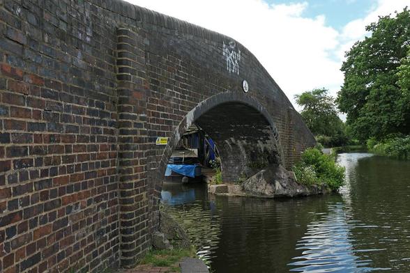 A photo titled "Coventry Canal Towpath Trail: Bridge 4 to Bridge 5", taken near Sluice 3 (Bed Valve) by amandabhslater on Flickr.