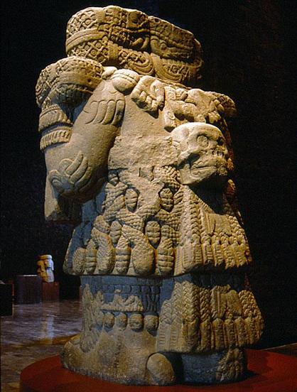 the statue seen from a lower perspective, from the left side 