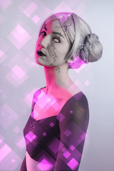 cosplay picture of pearl from Steven universe. Cosplayer is keyuricosplay