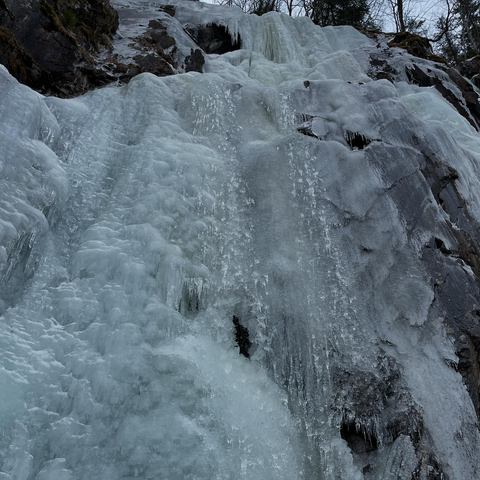 Climbing near Vemork bridge