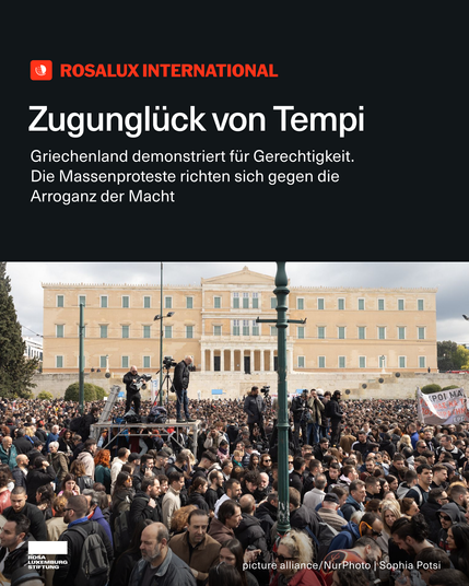 Sharepic mit dem Text: Zugunglück von Tempi: Griechenland demonstriert für Gerechtigkeit. Die Massenproteste richten sich gegen die Arroganz der Macht.