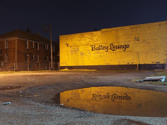 Dave Jordano was born in Detroit, Michigan in 1948. He received a BFA in photography from the College for Creative Studies in 1974. In 1977 he established a successful commercial photography studio in Chicago, IL, shooting major print campaigns for national advertising agencies.