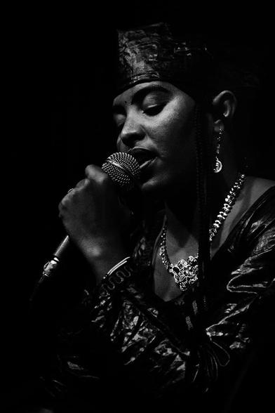 Les Filles de Illighadad @ Instants Chavirés - Montreuil, France - 05 Apr 2017