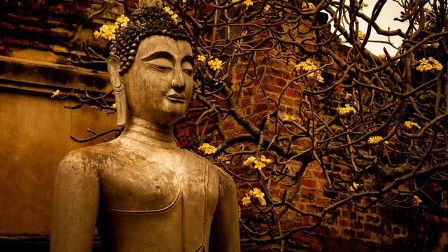 Large outdoor stone Buddha statue.