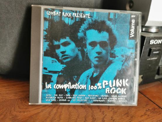 Disque CD du label Combat rock compilation 100% punk rock