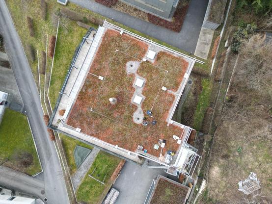 Flachdach von oben fotografiert ohne Solaranlege
