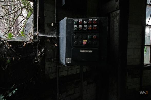 Salle des Compresseurs (2022)

→ Visite d'un site industriel abandonné, coloré et bien déglingué.
→ Visit to an abandoned, colorful and very dilapidated industrial site.

► Récit & photos : https://www.worldofjosh.be/photos/20220101-compresseurs/compresseurs.php
► Story & pictures : https://www.worldofjosh.be/en/photos/20220101-compresseurs/compresseurs.php

#abandoned #abandonedplaces #decay #exploration #explorationurbaine #lostplaces #photo #urbex #urbanexploration

© 2022