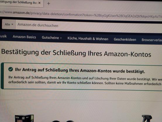 Abfotografierter Teil des Computer-Bildschirms mit der Bestätigung, dass ich mein Amazon-Konto gelöscht habe.