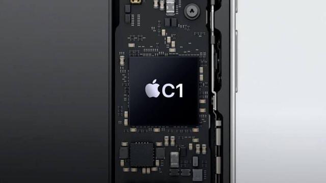 Kuo: Apple is set to launch an updated C1 modem chip in 2026, featuring mmWave support, better power efficiency, and faster transmission speeds. 🚀📱 #Apple #TechNews #5G #ModemChip #Innovation #mmWave #MobileTech #PowerEfficiency