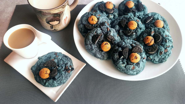 Cookies Monster, unas galletas azules súper divertidas basadas en Triki, el personaje de Barrio Sésamo. Súper fáciles de hacer e ideales para preparar con los más pequeños de la casa. Se lo van a pasar pipa decorando las galletas. 
