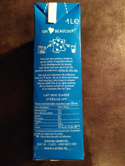 La même brique de lait, coté latéral, acec une adresse dans l'Oise, alors que le lait est censé provenir de producteurs proches de chez moi.