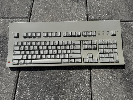 A retrobrite’d AEK 1. The treatment is a success!