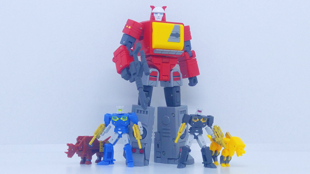 G1 Blaster, Ramhorn, Eject, Rewind, and Steeljaw (Newage Toys Louie, Ramhorn, Eject, Rewind, and Steeljaw) all in robot mode and ready for battle