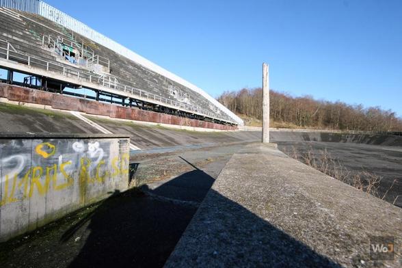 Vélodrome G (2022)

→ Le sport, c'est bon pour la santé. Rire de la débilité d'une infrastructure sportive inutile aussi.
→ Sport is good for your health. Laugh at the debility of a useless sports infrastructure too.

► Récit & photos : https://www.worldofjosh.be/photos/20220104-velodrome-g/velodrome-g.php
► Story & pictures : https://www.worldofjosh.be/en/photos/20220104-velodrome-g/velodrome-g.php

#abandoned #abandonedplaces #decay #exploration #explorationurbaine #lostplaces #photo #urbex #urbanexploration

© 2022