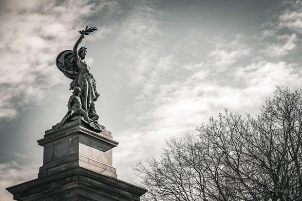 Standing watch over Pittsburgh’s changing skyline, this monument speaks of endurance, ambition, and the echoes of history. The light catches the laurels just so, a reminder that the city’s past is never too far from its present. A sky in motion, bare winter branches, and the stone permanence of a bygone era—Pittsburgh holds them all in its grasp.