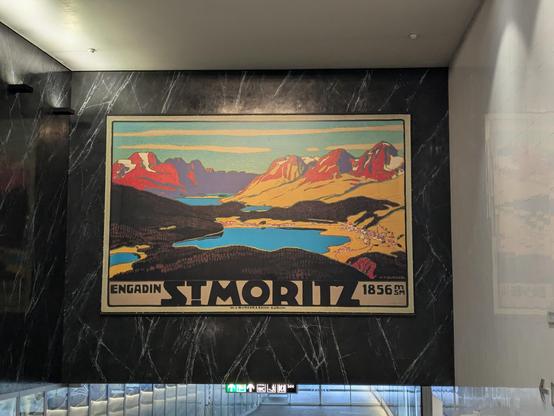 Affiche touristique de St Moritz de 1856 dans la galerie piétonne menant aux parkings et à la gare.