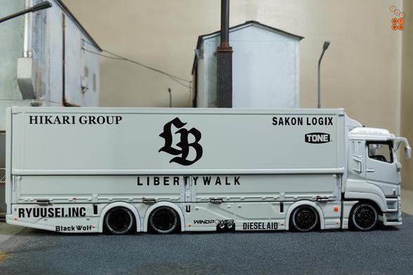 A right side of Mitsubishi Fuso Super Great, LB-Trucks by GCD in 1:64 scale on AREA 164