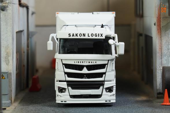 A front side of Mitsubishi Fuso Super Great, LB-Trucks by GCD in 1:64 scale on AREA 164