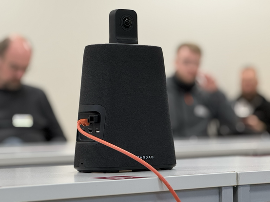 Kandao Meeting Cam auf einem Tisch