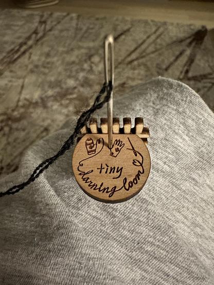Tiny darning loom