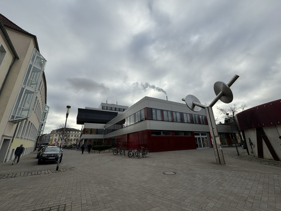 Das sogenannte EW Gebäude der Universität Osnabrück in der Seminarstraße.