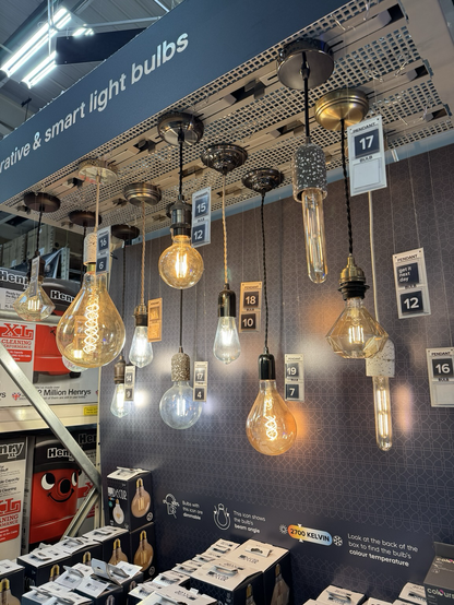 Light pendant display 
