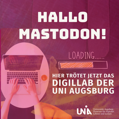 Ein digitales Willkommensbild für Mastodon. Zu sehen ist eine Draufsicht auf einen Laptop mit tippenden Händen und einer Kaffeetasse auf einem weißen Tisch. Darüber liegt eine transparente Illustration eines Ladebalkens mit der Aufschrift „LOADING...“. In großen weißen Buchstaben steht „HALLO MASTODON!“. Darunter in Weiß und Orange: „Hier trötet jetzt das DigiLLab der Uni Augsburg“. Im unteren rechten Bereich ist das Logo der Universität Augsburg mit der Aufschrift „Universität Augsburg – Zentrum für digitales Lehren und Lernen“. Das gesamte Bild hat einen rötlich-violetten Farbfilter.