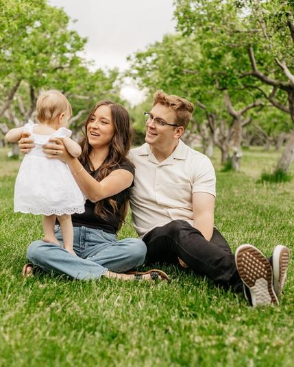 Wishing for warm sunny days at the BYU-Idaho apple orchard!

#idahophotographer #byuidaho #rexburgphotographer #appleorchard #familytime