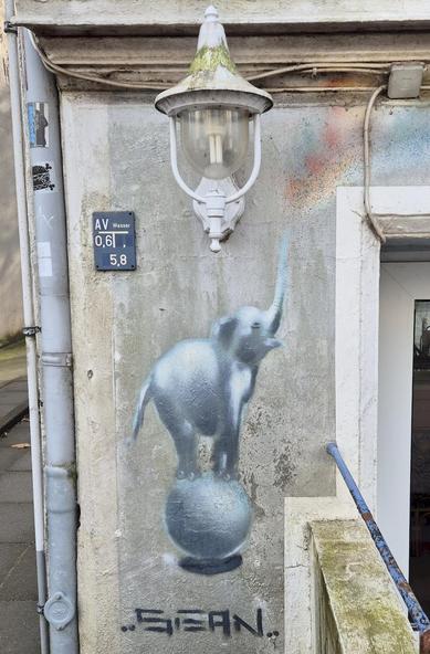 Graffiti eines Elefanten an einer Hamburger Hauswand