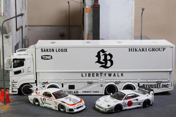 Two cars and a Mitsubishi Fuso Super Great, LB-Trucks by GCD in 1:64 scale on AREA 164