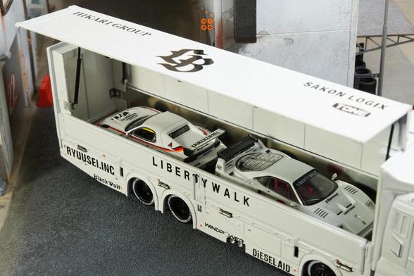 Two cars and a Mitsubishi Fuso Super Great, LB-Trucks by GCD in 1:64 scale on AREA 164