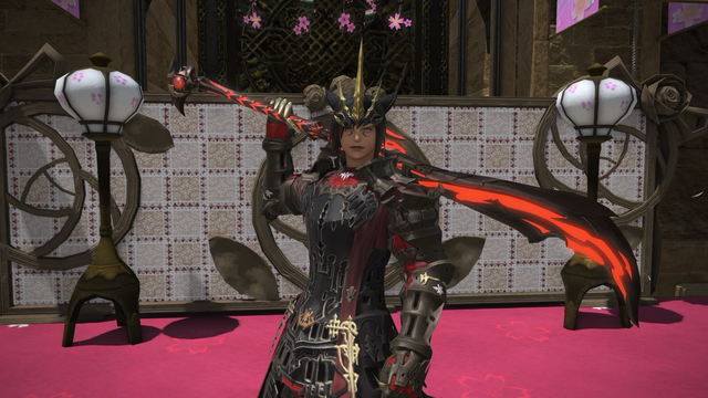 T’khet Tia showing off his new sword in a #FFXIV group pose.  