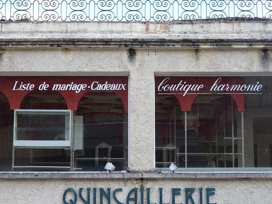 vitrine liste de mariage-cadeaux boutique harmonie, vide