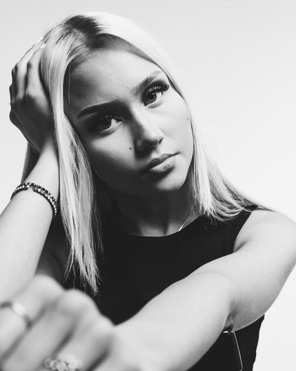 Muoti ja mallikuvaus Valokuvaaja Jarno.S Kuvaajankulma