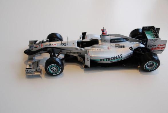 Revell Mercedes GP Petronas MGP W01 1/24 scale model