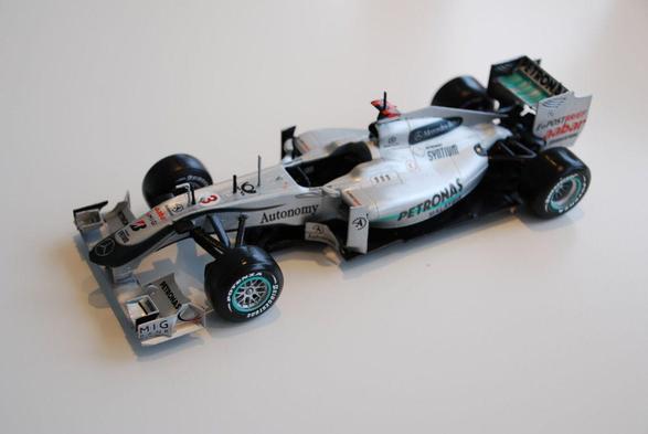 Revell Mercedes GP Petronas MGP W01 1/24 scale model