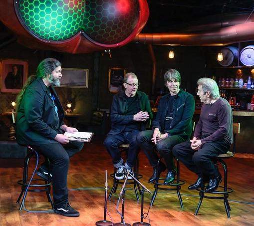 A picture taken in the bar of Jeff Wayne’s War of the Worlds immersive experience near Aldgate in London, with Alex Milas, Dave Rowntree, Brian Cox, & Jeff from left to right. 