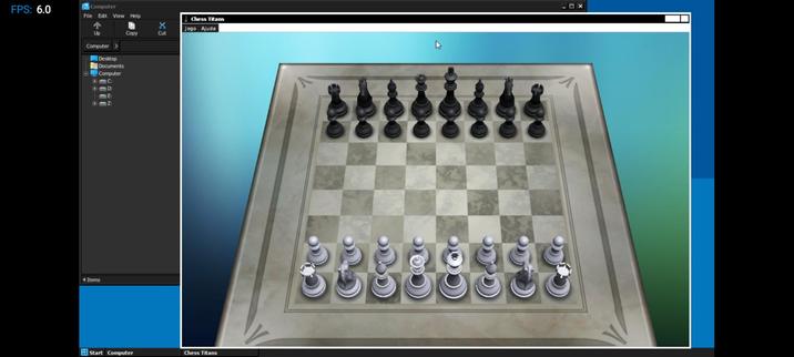 A imagem mostra a área de trabalho do Winlator rodando num celular Android. A maioria parte ocupada pela janela do Chess Titans. Um tabuleiro está montado esperar o jogador.