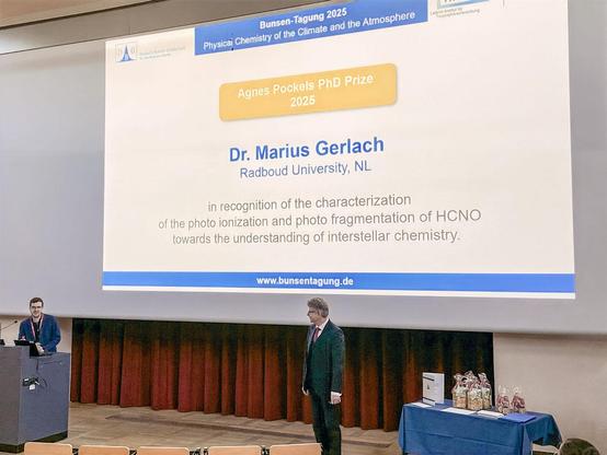 Bunsen-Tagung 2025: the Agnes Pockels PhD Award went to Marius Gerlach · photo by Eva E. Wille