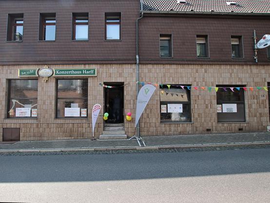 Das Bild zeigt das die Fassade des Konzerthaus Harff, einer Historischen Gaststätte in der Südstraße in Herzogenrath Kohlscheid.