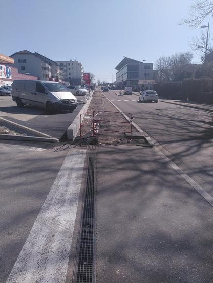 Trottoir fermé pour travaux, sans déviation pour les piétons