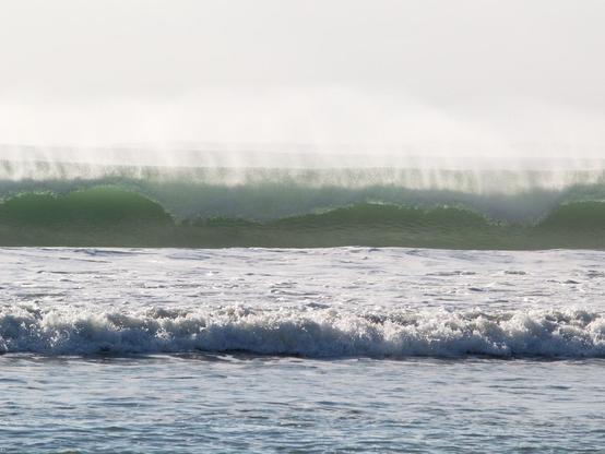A series of tsunami waves is rolling towards the observer. 
Photo: Jörn Behrens