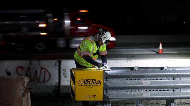 Installation of the impact absorbing nose module on the Delta intelligent crash cushion