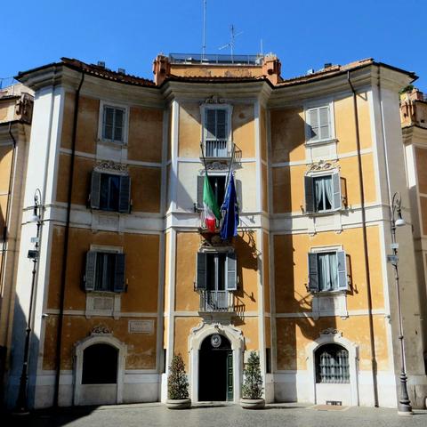 Facade of a Rococó building by Filippo Raguzzini, today housing the Carabinieri Command for the Protection of Cultural Heritage.