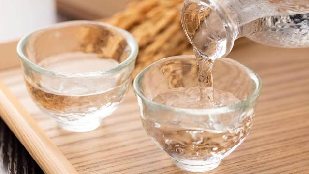 Ready to explore a unique Chinese spirit? 🍶 Rice Baijiu is taking the global stage with its smooth yet strong flavor. Discover why this ancient drink is making waves worldwide! 🌏 #Baijiu #ChineseSpirits #RiceBaijiu #GlobalFlavors #DrinkCulture